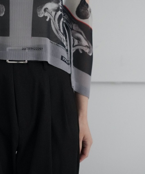 YOHEI OHNO(ヨウヘイオオノ)の「YOHEI OHNO Pleated Graphic Top(タンクトップ・レディース・グリーン/ベージュ/サックスブルー・36)」の18枚目の写真