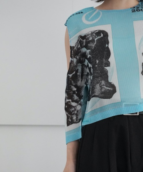 YOHEI OHNO(ヨウヘイオオノ)の「YOHEI OHNO Pleated Graphic Top(タンクトップ・レディース・グリーン/ベージュ/サックスブルー・36)」の8枚目の写真