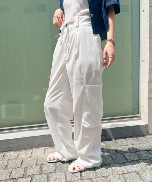 CLEA(クレア)の「サイドBIGポケット/ミリタリールーズカーゴパンツ(カーゴパンツ・レディース・ブラック/グレー/ホワイト・M/L)」の4枚目の写真