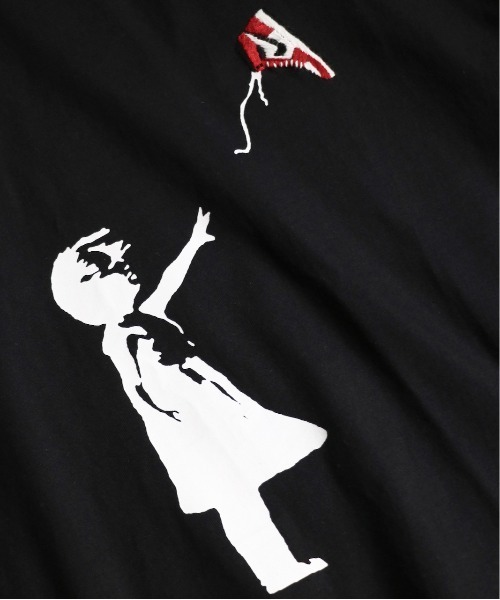 O.K.（オーケー）の「O.K. / オーケー AJ1 BANKSY SHORT SLEEVE TEE GIRL(EXCLUSIVE) AJ1バンクシーTガール（Tシャツ/カットソー・メンズ・ブラック/ホワイト・ONE SIZE）」の11枚目の写真