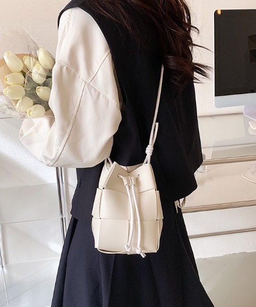 Burner(バーナー)の「【OKUOKU 0909】フェイクレザー ミニ ショルダーバッグ oku-bag-669245652324-24 U(ショルダーバッグ・レディース・ブラック/ホワイト/グリーン・FREE)」の1枚目の写真