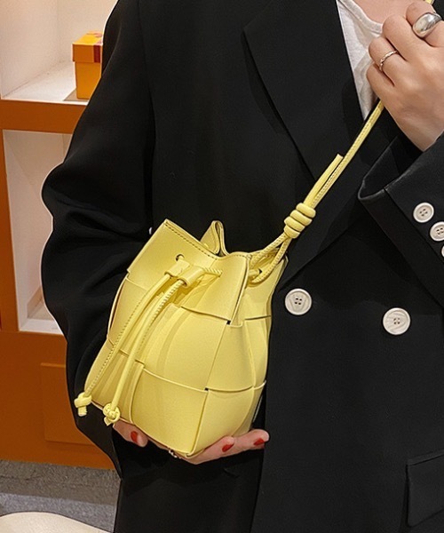 Burner(バーナー)の「【OKUOKU 0909】フェイクレザー ミニ ショルダーバッグ oku-bag-669245652324-24 U(ショルダーバッグ・レディース・ブラック/ホワイト/グリーン・FREE)」の9枚目の写真