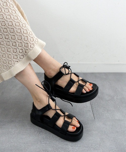 Fabby fabby(ファビィーファビィー)の「レースアップコンフォートサンダル(サンダル・レディース・ブラック/オフホワイト/ブラウン・SMALL/MEDIUM/LARGE)」の3枚目の写真