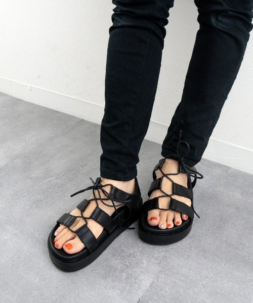 Fabby fabby(ファビィーファビィー)の「レースアップコンフォートサンダル(サンダル・レディース・ブラック/オフホワイト/ブラウン・SMALL/MEDIUM/LARGE)」の11枚目の写真
