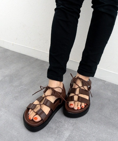 Fabby fabby(ファビィーファビィー)の「レースアップコンフォートサンダル(サンダル・レディース・ブラック/オフホワイト/ブラウン・SMALL/MEDIUM/LARGE)」の17枚目の写真