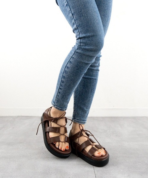 Fabby fabby(ファビィーファビィー)の「レースアップコンフォートサンダル(サンダル・レディース・ブラック/オフホワイト/ブラウン・SMALL/MEDIUM/LARGE)」の19枚目の写真