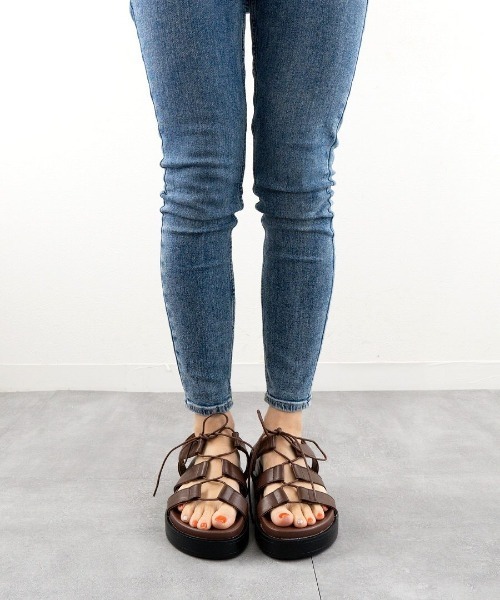 Fabby fabby(ファビィーファビィー)の「レースアップコンフォートサンダル(サンダル・レディース・ブラック/オフホワイト/ブラウン・SMALL/MEDIUM/LARGE)」の20枚目の写真