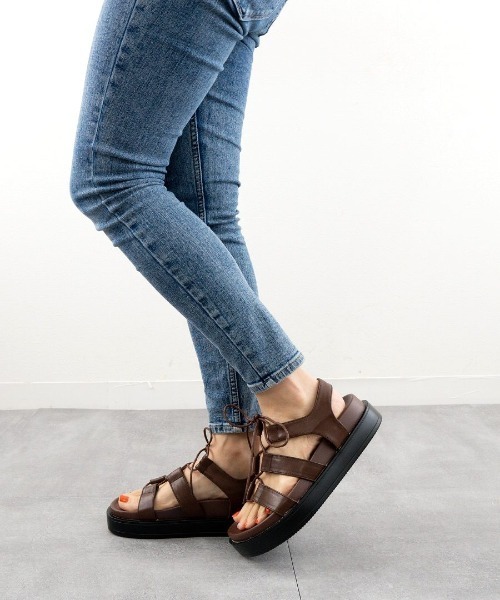 Fabby fabby(ファビィーファビィー)の「レースアップコンフォートサンダル(サンダル・レディース・ブラック/オフホワイト/ブラウン・SMALL/MEDIUM/LARGE)」の21枚目の写真