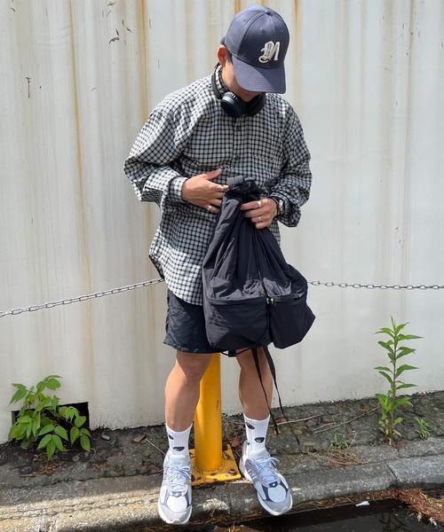 MONO-MART（モノマート）の「ナイロンドローストリングダブルポケットリュック（バックパック/リュック・メンズ・アイボリー/ブラック・FREE）」の8枚目の写真