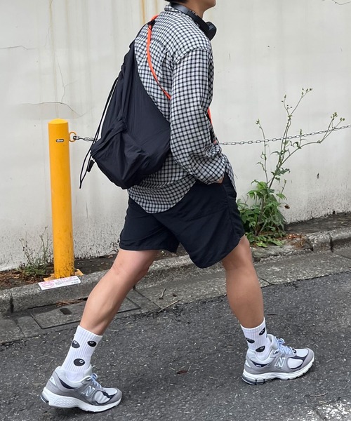 MONO-MART（モノマート）の「ナイロンドローストリングダブルポケットリュック（バックパック/リュック・メンズ・アイボリー/ブラック・FREE）」の13枚目の写真