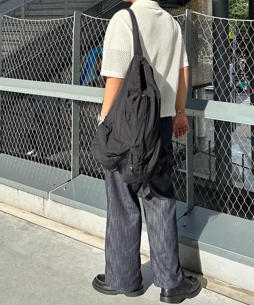 MONO-MART（モノマート）の「ナイロンドローストリングダブルポケットリュック（バックパック/リュック・メンズ・アイボリー/ブラック・FREE）」の18枚目の写真