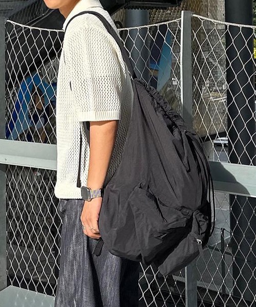 MONO-MART（モノマート）の「ナイロンドローストリングダブルポケットリュック（バックパック/リュック・メンズ・アイボリー/ブラック・FREE）」の19枚目の写真