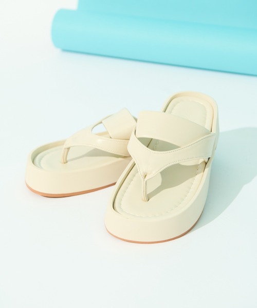 MERLOT(メルロー)の「トングサンダル(サンダル・レディース・ブラック/ナチュラル・LARGE/MEDIUM/SMALL)」の4枚目の写真