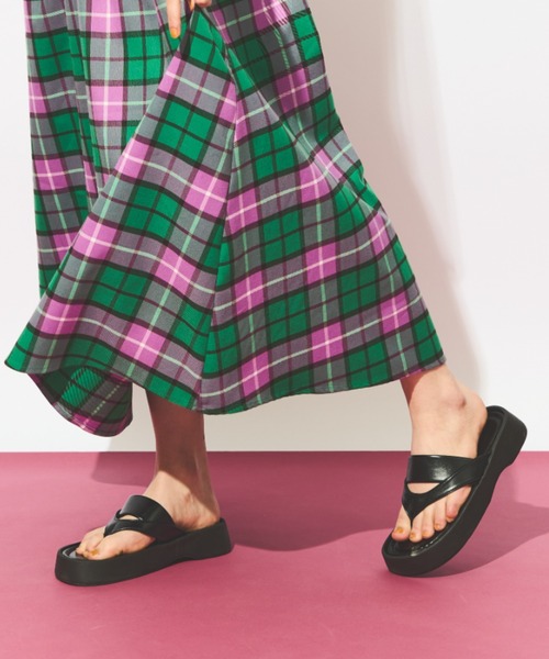 MERLOT(メルロー)の「トングサンダル(サンダル・レディース・ブラック/ナチュラル・LARGE/MEDIUM/SMALL)」の7枚目の写真