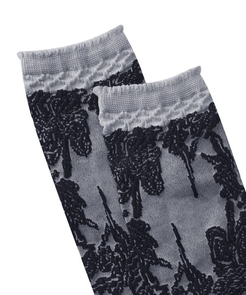 JNBY（ジェーエヌビーワイ）の「Botanical-jacquard Stretch-cotton Socks（ソックス/靴下・レディース・ホワイト/レッド/グリーン・ONE SIZE）」の5枚目の写真