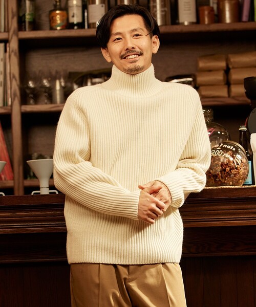 UNFILO(アンフィーロ)の「バルキー タートルネック ニット(ニット/セーター・メンズ・カーキ系/ブラウン系/ブラック系/アイボリー系・X-LARGE/MEDIUM/SMALL/LARGE)」の3枚目の写真