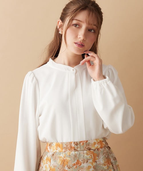 alotta(アロッタ)の「ふんわり裏起毛フロントタックブラウス(シャツ/ブラウス・レディース・スモークピンク/グレイッシュベージュ/ホワイト/ダークネイビー/ブラック系その他・M/L/LL/3L)」の2枚目の写真
