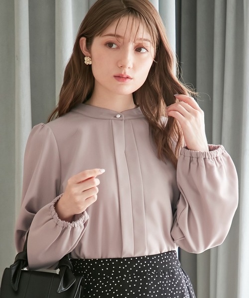 alotta(アロッタ)の「ふんわり裏起毛フロントタックブラウス(シャツ/ブラウス・レディース・スモークピンク/グレイッシュベージュ/ホワイト/ダークネイビー/ブラック系その他・M/L/LL/3L)」の1枚目の写真