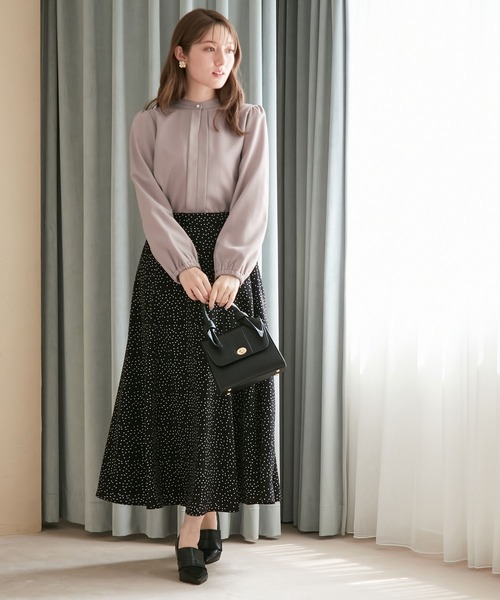 alotta(アロッタ)の「ふんわり裏起毛フロントタックブラウス(シャツ/ブラウス・レディース・スモークピンク/グレイッシュベージュ/ホワイト/ダークネイビー/ブラック系その他・M/L/LL/3L)」の22枚目の写真