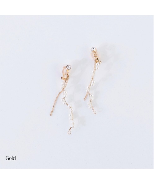 Cupid Heart(キューピッドハート)の「【Cupid Heart】結婚式アクセ!ウェーブライン小粒パールイヤリング(イヤリング・レディース・ゴールド/シルバー・MEDIUM)」の7枚目の写真