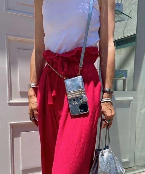 IROMEKI（イロメキ）の「IROMEKI/イロメキ/【iPhone14/13 ケース】follow me case（スマホケース/カバー・レディース・ブラック/シルバー・F）」の19枚目の写真