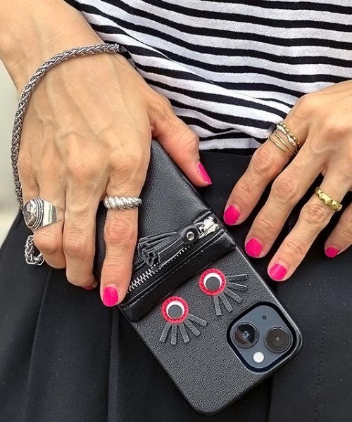 IROMEKI（イロメキ）の「IROMEKI/イロメキ/【iPhone14/13 ケース】follow me case（スマホケース/カバー・レディース・ブラック/シルバー・F）」の17枚目の写真