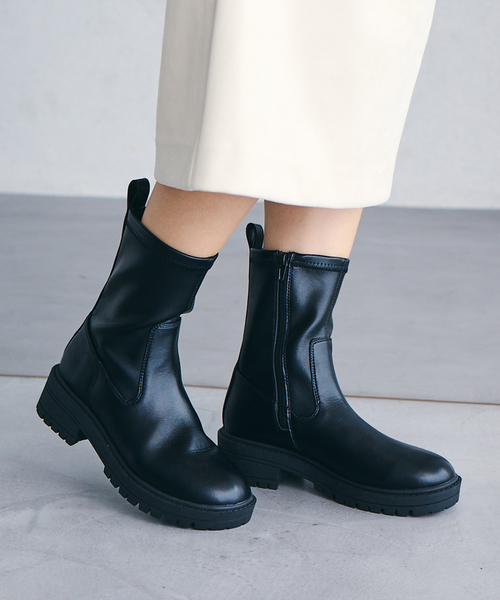 Juze（ジュゼ）の「リサイクルレザータンクソールストレッチブーツ（ブーツ・レディース・オフホワイト/ブラック・LL/L/S/M）」の2枚目の写真