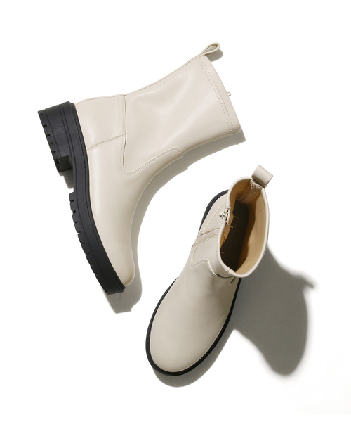 Juze（ジュゼ）の「リサイクルレザータンクソールストレッチブーツ（ブーツ・レディース・オフホワイト/ブラック・LL/L/S/M）」の9枚目の写真