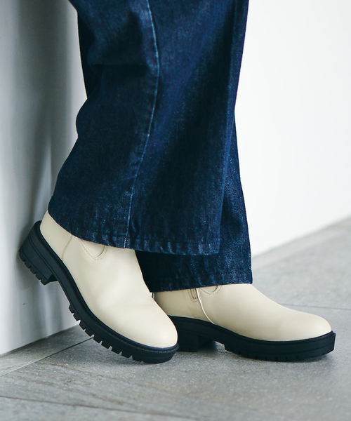 Juze（ジュゼ）の「リサイクルレザータンクソールストレッチブーツ（ブーツ・レディース・オフホワイト/ブラック・LL/L/S/M）」の12枚目の写真