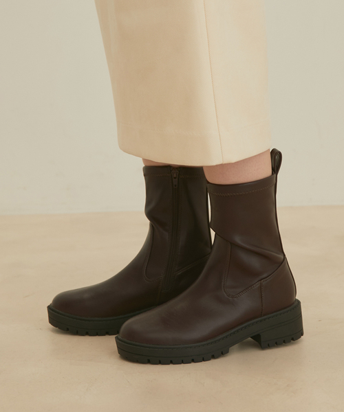 Juze（ジュゼ）の「リサイクルレザータンクソールストレッチブーツ（ブーツ・レディース・オフホワイト/ブラック・LL/L/S/M）」の15枚目の写真