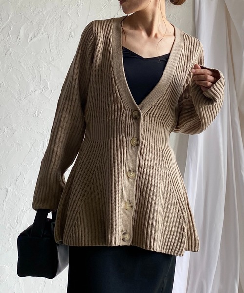She's Closet(シーズクローゼット)の「ミックスカラーミドル丈深Vネックウエストシェイプペプラムニットカーディガン(カーディガン/ボレロ・レディース・アイボリー/ネイビー/杢グレー/ベージュ/ブラック・FREE)」の4枚目の写真