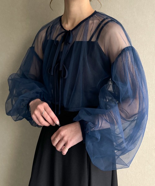 PATOU ブラック ボリュームスリーブ トップスリボン JUNOAH（ジュノア）の「チュールボリュームスリーブリボントップス