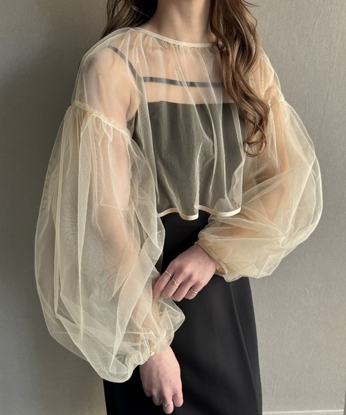 JUNOAH（ジュノア）の「チュールボリュームスリーブリボントップス
