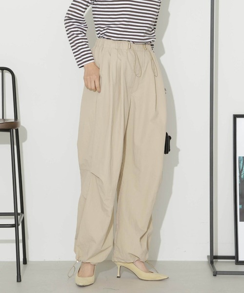 NANO universe(ナノユニバース)の「ナイロンドロストパンツ(その他パンツ・レディース・ブラック/ベージュ/モカ・FREE)」の4枚目の写真