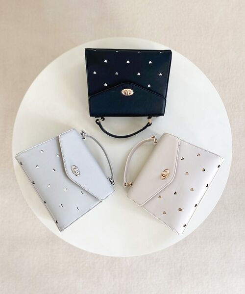 MAJESTIC LEGON(マジェスティックレゴン)の「manyハートハンドバッグ(ハンドバッグ・レディース・アイボリー/ブラック/グレイッシュベージュ・FREE)」の14枚目の写真