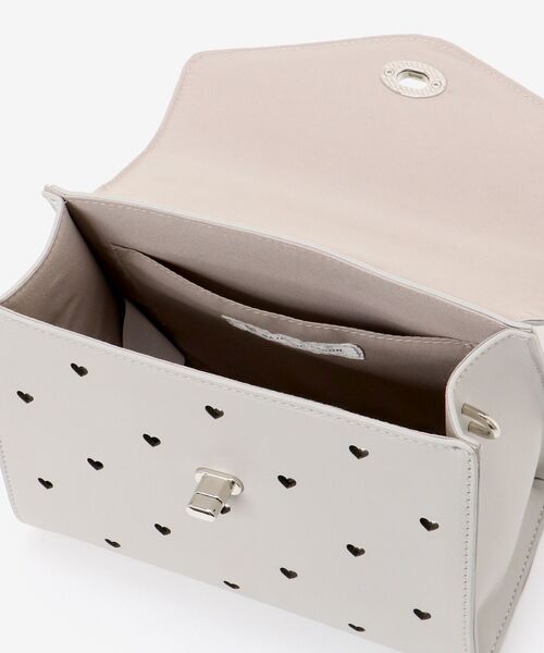 MAJESTIC LEGON(マジェスティックレゴン)の「manyハートハンドバッグ(ハンドバッグ・レディース・アイボリー/ブラック/グレイッシュベージュ・FREE)」の18枚目の写真