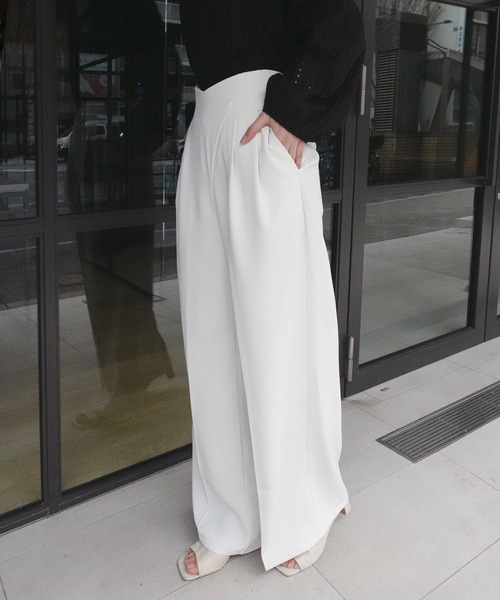 CORNERS（コーナーズ）の「ハイウエストタックパンツ（スラックス・レディース・アイボリー/ブラック/グレー/ベージュ・M/L/S）」の12枚目の写真