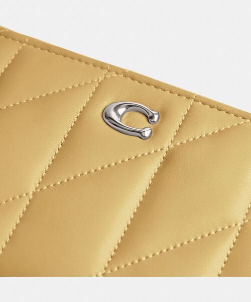 COACH（コーチ）の「キラ クロスボディ・ピロー キルティング 
