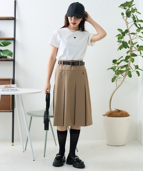 PUBLUX（パブリュクス）の「MARY QUANT × PUBLUX/マリークワント ワンポイント刺繍ロゴTシャツ　限定展開（Tシャツ/カットソー・レディース・ブラック/レッド/イエロー/オフホワイト/チャコールグレー・ﾌﾘ-）」の6枚目の写真