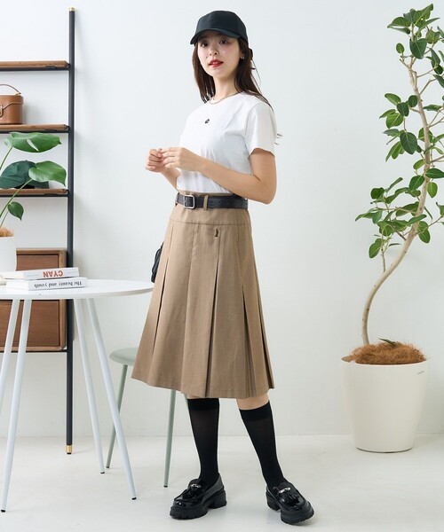 PUBLUX（パブリュクス）の「MARY QUANT × PUBLUX/マリークワント ワンポイント刺繍ロゴTシャツ　限定展開（Tシャツ/カットソー・レディース・ブラック/レッド/イエロー/オフホワイト/チャコールグレー・ﾌﾘ-）」の7枚目の写真