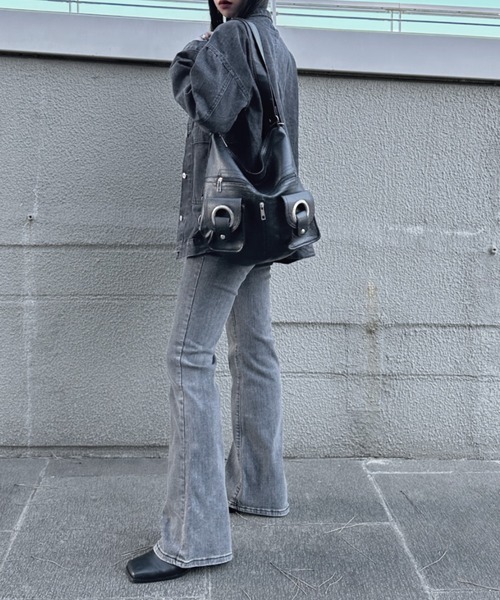 LVEU.(ラブユ.)の「【LVEU.】ストレッチフレアデニムパンツ / ボトムス パンツ デニム ダブルボタン ポケット タイト フレア ブーツカット 色落ち ヴィンテージ ブラック グレー インディゴ ブルー(デニムパンツ・レディース・ブラック/グレー/ブルー・FREE)」の16枚目の写真