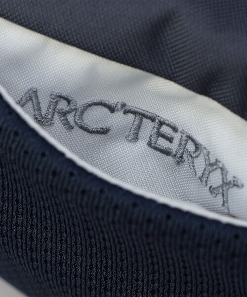 ARC'TERYX（アークテリクス）の「ARC' TERYX/アークテリクス Mantis 1 Waist Pack/マンティス ワン ウエストパック（ショルダーバッグ・メンズ・ブラック/イエロー/インディゴブルー・ﾌﾘ-）」の17枚目の写真