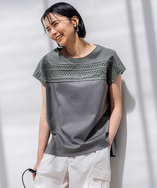 23区(ニジュウサンク)の「【洗える】アイレットジャージー フレンチスリーブ カットソー(Tシャツ/カットソー・レディース・グリーン系/カーキ系/ブラック系/ホワイト系・44/46)」の4枚目の写真