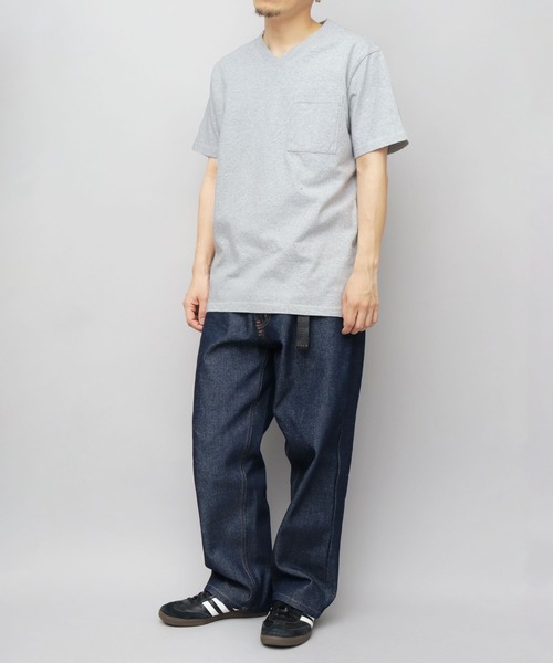 Goodwear(グッドウェア)の「7.6オンス USAコットン ポケット付き Vネック 半袖 Tシャツ レギュラーシルエット(Tシャツ/カットソー・メンズ・グレー/ブラック/ホワイト/チャコール/スミクロ・M/L/XL)」の14枚目の写真