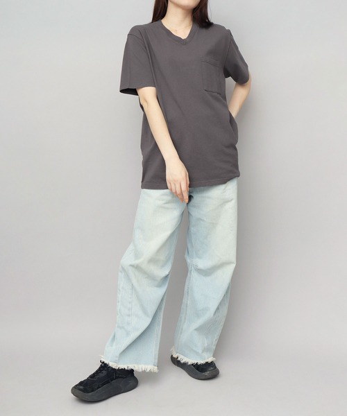 Goodwear(グッドウェア)の「7.6オンス USAコットン ポケット付き Vネック 半袖 Tシャツ レギュラーシルエット(Tシャツ/カットソー・メンズ・グレー/ブラック/ホワイト/チャコール/スミクロ・M/L/XL)」の11枚目の写真