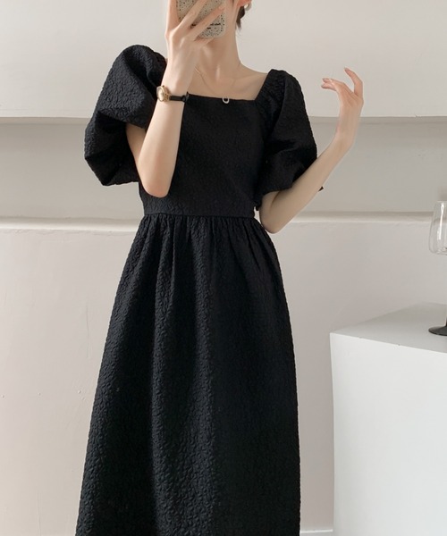 ECLIN(エクラン)の「ふくれジャガードパフスリーブスクエアワンピース(ワンピース・レディース・ベージュ/ブラック/ホワイト・M/L)」の4枚目の写真