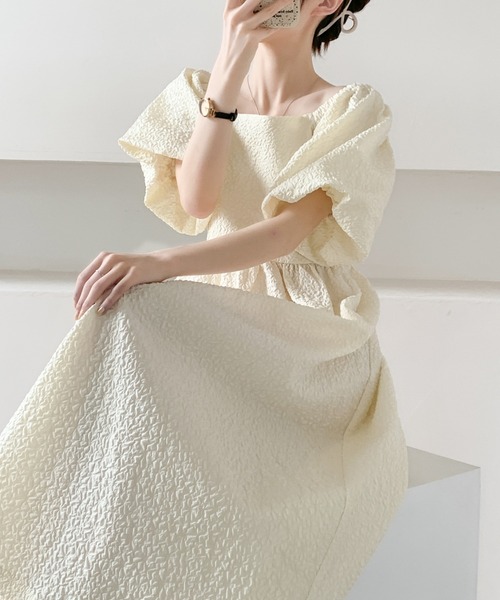ECLIN(エクラン)の「ふくれジャガードパフスリーブスクエアワンピース(ワンピース・レディース・ベージュ/ブラック/ホワイト・M/L)」の12枚目の写真