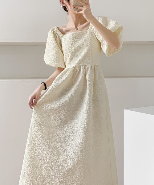ECLIN(エクラン)の「ふくれジャガードパフスリーブスクエアワンピース(ワンピース・レディース・ベージュ/ブラック/ホワイト・M/L)」の13枚目の写真
