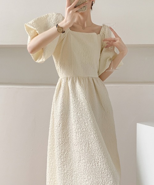 ECLIN(エクラン)の「ふくれジャガードパフスリーブスクエアワンピース(ワンピース・レディース・ベージュ/ブラック/ホワイト・M/L)」の14枚目の写真