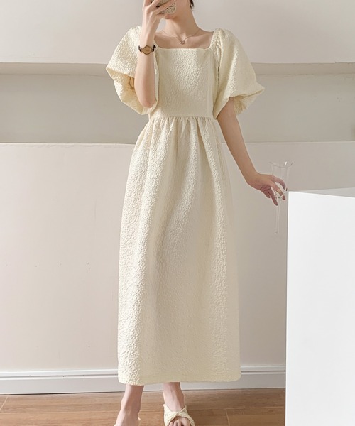 ECLIN(エクラン)の「ふくれジャガードパフスリーブスクエアワンピース(ワンピース・レディース・ベージュ/ブラック/ホワイト・M/L)」の16枚目の写真